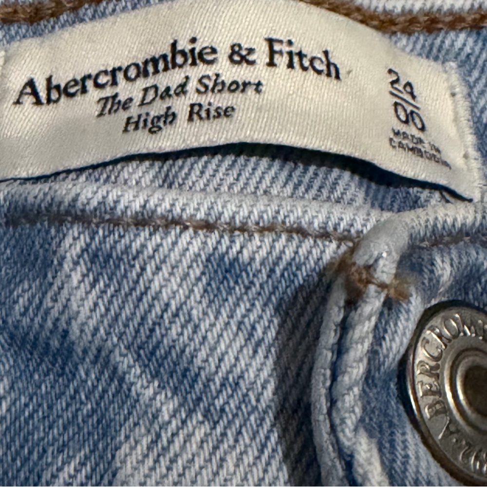 Abercrombie & Fitch High Rise Dad Short | Light Wash - Picture 3 of 5
